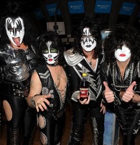 Ngobrol Online Bareng Fans, KISS Pecahkan Rekor Dunia
