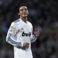 Oezil Raja Assist Eropa