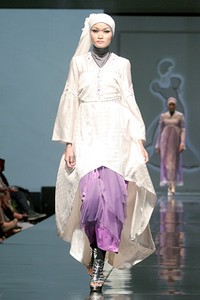 Safartiwi Gadeng Spirit of Cut Nyak Dhien. Jakarta Fashion & Food Festival 2011 at Ballroom Hotel Haris. Kalapa Gading. Jakarta. [Foto: Mohammad Abduh/Wolipop]