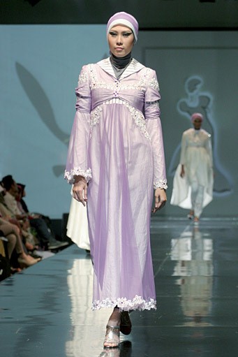 Safartiwi Gadeng Spirit of Cut Nyak Dhien. Jakarta Fashion & Food Festival 2011 at Ballroom Hotel Haris. Kalapa Gading. Jakarta. [Foto: Mohammad Abduh/Wolipop]