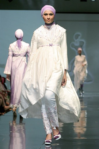 Safartiwi Gadeng Spirit of Cut Nyak Dhien. Jakarta Fashion & Food Festival 2011 at Ballroom Hotel Haris. Kalapa Gading. Jakarta. [Foto: Mohammad Abduh/Wolipop]