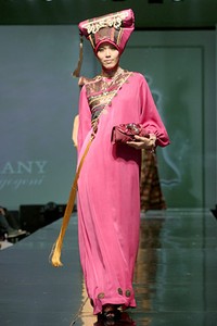 Ade Listiani Putri Lenggogeni. Jakarta Fashion & Food Festival 2011 at Ballroom Hotel Haris. Kalapa Gading. Jakarta. [Foto: Mohammad Abduh/Wolipop]