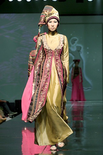 Ade Listiani Putri Lenggogeni. Jakarta Fashion & Food Festival 2011 at Ballroom Hotel Haris. Kalapa Gading. Jakarta. [Foto: Mohammad Abduh/Wolipop]