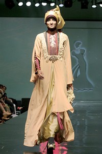 Ade Listiani Putri Lenggogeni. Jakarta Fashion & Food Festival 2011 at Ballroom Hotel Haris. Kalapa Gading. Jakarta. [Foto: Mohammad Abduh/Wolipop]