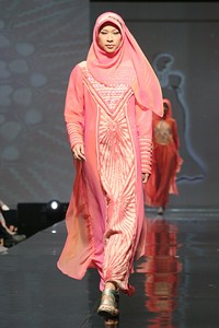 Yuyuk Nurmaisyah Techo Cultural. Jakarta Fashion & Food Festival 2011 at Ballroom Hotel Haris. Kalapa Gading. Jakarta. [Foto: Mohammad Abduh/Wolipop]