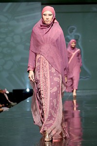 Yuyuk Nurmaisyah Techo Cultural. Jakarta Fashion & Food Festival 2011 at Ballroom Hotel Haris. Kalapa Gading. Jakarta. [Foto: Mohammad Abduh/Wolipop]