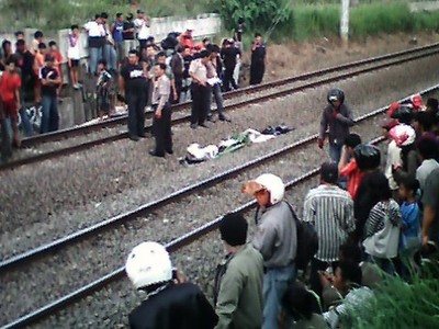 Jatuh Dari KRL Seorang Pria Tewas