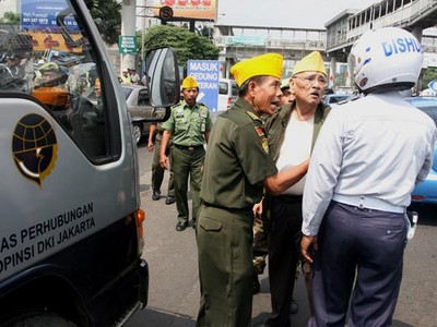 Dishub Gagal Tutup Akses Plaza Semanggi