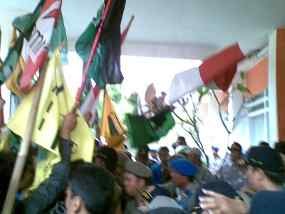 Demo BEM se Kediri Diwarnai Aksi Dorong