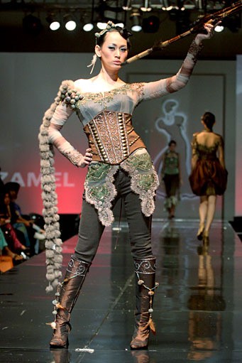 Fomalhaul Zamel The Warrior. Jakarta Fashion & Food Festival 2011 at Ballroom Hotel Harris. Jakarta. [Foto: Mohammad Abduh/Wolipop]