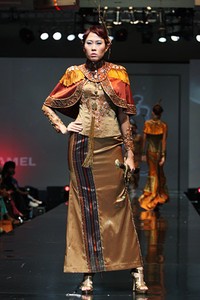 Fomalhaul Zamel The Warrior. Jakarta Fashion & Food Festival 2011 at Ballroom Hotel Harris. Jakarta. [Foto: Mohammad Abduh/Wolipop]