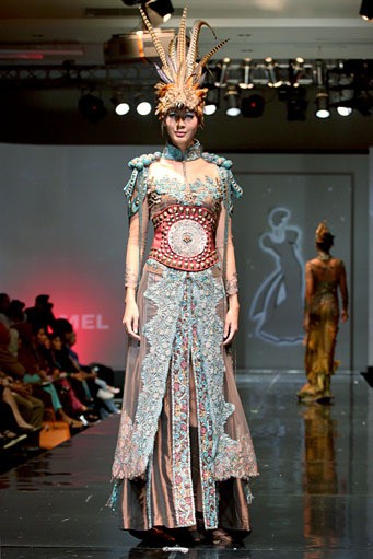 Fomalhaul Zamel The Warrior. Jakarta Fashion & Food Festival 2011 at Ballroom Hotel Harris. Jakarta. [Foto: Mohammad Abduh/Wolipop]