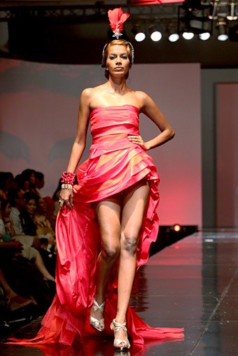 Jazz Pasay Angsa Merah. Jakarta Fashion & Food Festival 2011 at Ballroom Hotel Harris. Kelapa Gading. Jakarta. [Foto: Mohammad Abduh/Wolipop]