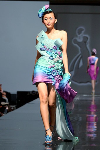 Grace Fenny Rustic Interlude. Jakarta Fashion & Food Festival 2011 at Ballroom Hotel Harris. Kelapa Gading. Jakarta. [Foto: Mohammad Abduh/Wolipop]