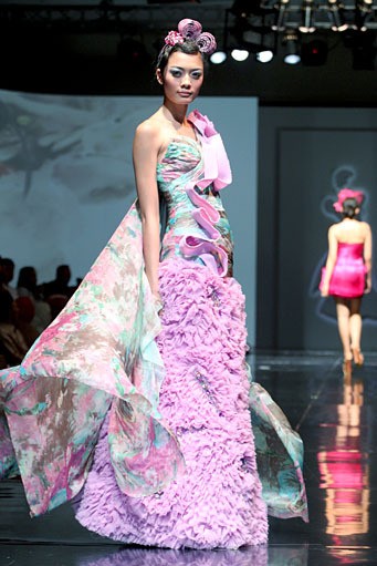 Grace Fenny Rustic Interlude. Jakarta Fashion & Food Festival 2011 at Ballroom Hotel Harris. Kelapa Gading. Jakarta. [Foto: Mohammad Abduh/Wolipop]