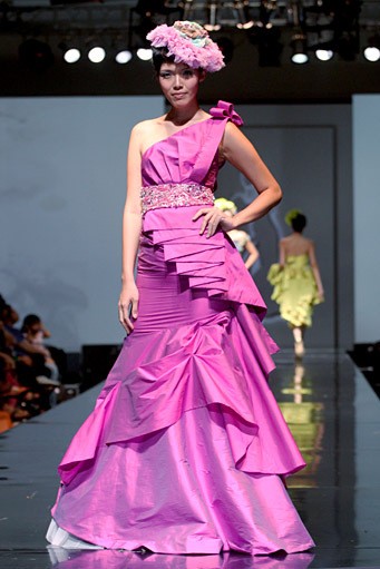 Grace Fenny Rustic Interlude. Jakarta Fashion & Food Festival 2011 at Ballroom Hotel Harris. Kelapa Gading. Jakarta. [Foto: Mohammad Abduh/Wolipop]