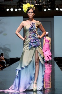 Grace Fenny Rustic Interlude. Jakarta Fashion & Food Festival 2011 at Ballroom Hotel Harris. Kelapa Gading. Jakarta. [Foto: Mohammad Abduh/Wolipop]