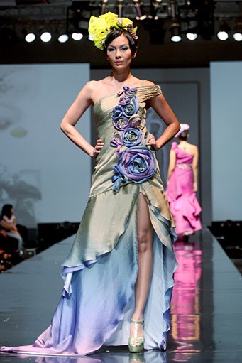 Grace Fenny Rustic Interlude. Jakarta Fashion & Food Festival 2011 at Ballroom Hotel Harris. Kelapa Gading. Jakarta. [Foto: Mohammad Abduh/Wolipop]