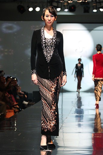 Poppy Karim The Acculturation In Glam. Jakarta Fashion & Food Festival 2011 at Ballroom Hotel Harris. Kelapa Gading. Jakarta. [Foto: Mohammad Abduh/Wolipop]