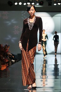 Poppy Karim The Acculturation In Glam. Jakarta Fashion & Food Festival 2011 at Ballroom Hotel Harris. Kelapa Gading. Jakarta. [Foto: Mohammad Abduh/Wolipop]