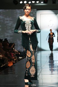 Poppy Karim The Acculturation In Glam. Jakarta Fashion & Food Festival 2011 at Ballroom Hotel Harris. Kelapa Gading. Jakarta. [Foto: Mohammad Abduh/Wolipop]