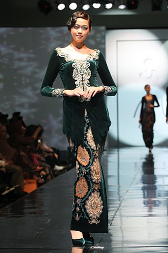 Poppy Karim The Acculturation In Glam. Jakarta Fashion & Food Festival 2011 at Ballroom Hotel Harris. Kelapa Gading. Jakarta. [Foto: Mohammad Abduh/Wolipop]