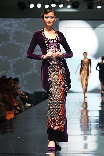 Poppy Karim The Acculturation In Glam. Jakarta Fashion & Food Festival 2011 at Ballroom Hotel Harris. Kelapa Gading. Jakarta. [Foto: Mohammad Abduh/Wolipop]