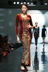 Poppy Karim The Acculturation In Glam. Jakarta Fashion & Food Festival 2011 at Ballroom Hotel Harris. Kelapa Gading. Jakarta. [Foto: Mohammad Abduh/Wolipop]