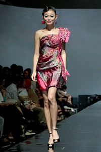 Melia Wijaya Earthquake. Jakarta Fashion & Food Festival 2011 at Ballroom Hotel Harris. Kelapa Gading. Jakarta. [Photo: Mohammad Abduh/Wolipop]