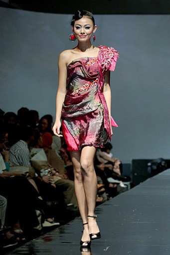 Melia Wijaya Earthquake. Jakarta Fashion & Food Festival 2011 at Ballroom Hotel Harris. Kelapa Gading. Jakarta. [Photo: Mohammad Abduh/Wolipop]