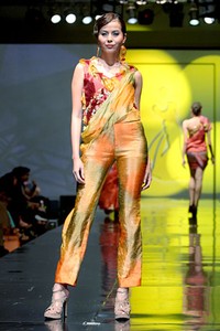 Melia Wijaya Earthquake. Jakarta Fashion & Food Festival 2011 at Ballroom Hotel Harris. Kelapa Gading. Jakarta. [Photo: Mohammad Abduh/Wolipop]