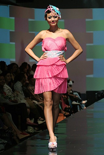 Junie Kwanda. Jakarta Fashion & Food Festival 2011 at Ballroom Hotel Harris. Kelapa Gading. Jakarta. [Foto: Mohammad Abduh/Wolipop]