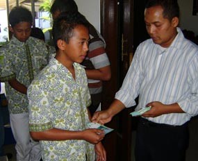 Berburu Sedekah di Balaikota Batu