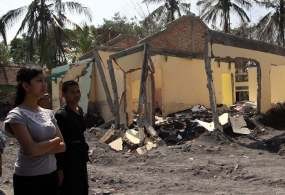 Kunjungi Pengungsi Merapi, Putri Bungsu Sultan HB X Bantu Alas Tidur