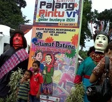 Kerak Telor Hingga Barang Antik di Festival Palang Pintu Kemang