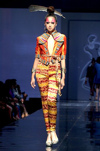 Defrico Audy Rhythm of Tribalism. Jakarta Fashion & Food Festival 2011 at Ballroom Hotel Haris. Kelapa GAding. Jakarta. [Foto: Mohammad Abduh/Wolipop]