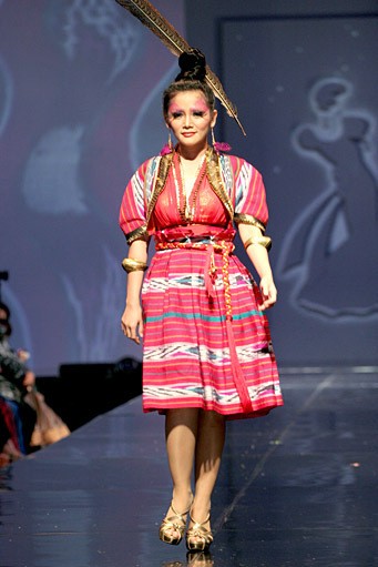 Defrico Audy Rhythm of Tribalism. Jakarta Fashion & Food Festival 2011 at Ballroom Hotel Haris. Kelapa GAding. Jakarta. [Foto: Mohammad Abduh/Wolipop]