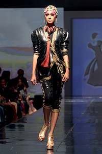 Defrico Audy Rhythm of Tribalism. Jakarta Fashion & Food Festival 2011 at Ballroom Hotel Haris. Kelapa GAding. Jakarta. [Foto: Mohammad Abduh/Wolipop]