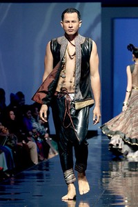 Defrico Audy Rhythm of Tribalism. Jakarta Fashion & Food Festival 2011 at Ballroom Hotel Haris. Kelapa GAding. Jakarta. [Foto: Mohammad Abduh/Wolipop]