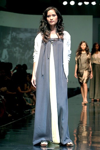 Anastasia Iwo Jiwa. Jakarta Fashion & Food Festival 2011 at Ballroom Hotel Harris. Kelapa Gading. Jakarta. [Foto: Mohammad Abduh/Wolipop]