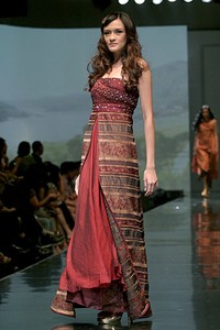 Dewi Syifa The Cradle of Civilization. Jakarta Fashion & Food Festival 2011. Hotel Harris. Kelapa Gading. Jakarta. [Foto: Mohammad Abduh/Wolipop]