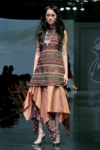 Dewi Syifa The Cradle of Civilization. Jakarta Fashion & Food Festival 2011. Hotel Harris. Kelapa Gading. Jakarta. [Foto: Mohammad Abduh/Wolipop]