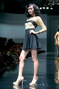 Anar Dani Elegant Twist. Jakarta Fashion & Food Festival 2011 at Ballroom Hotel Harris. Kelapa Gading. Jakarta. [Foto: Mohammad Abduh/Wolipop]