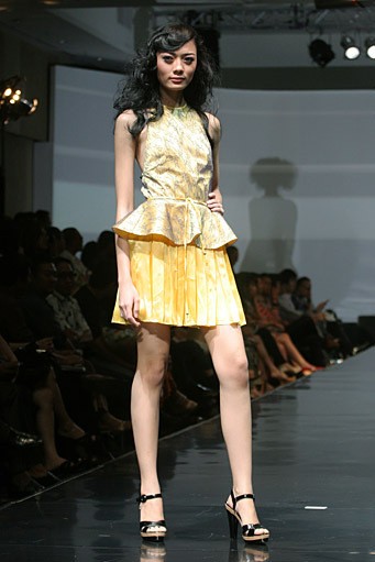 Anar Dani Elegant Twist. Jakarta Fashion & Food Festival 2011 at Ballroom Hotel Harris. Kelapa Gading. Jakarta. [Foto: Mohammad Abduh/Wolipop]