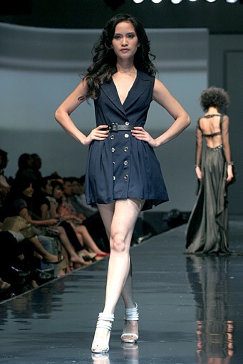 Anar Dani Elegant Twist. Jakarta Fashion & Food Festival 2011 at Ballroom Hotel Harris. Kelapa Gading. Jakarta. [Foto: Mohammad Abduh/Wolipop]