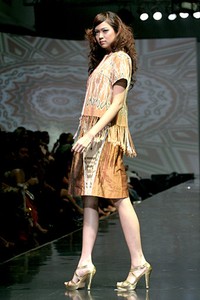 Uke Toegimin Trik Nyentrik. Jakarta Fashion & Food Festival 2011 at Ballroom Hotel Harris. Kelapa Gading. Jakarta. [Foto: Mohammad Abduh/Wolipop]