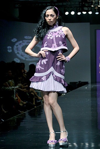 Dana Rahardja Simply Pleated. Jakarta Fashion & Food Festival 2011 at Ballroom Hotel Harris. Kelapa Gading. Jakarta. [Foto: Mohammad Abduh/Wolipop]