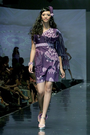 Dana Rahardja Simply Pleated. Jakarta Fashion & Food Festival 2011 at Ballroom Hotel Harris. Kelapa Gading. Jakarta. [Foto: Mohammad Abduh/Wolipop]