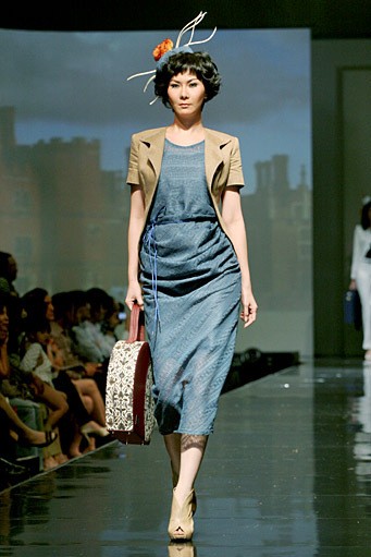 Lisa Reza The Duchess Story. Jakarta Fashion & Food Festival 2011 at Ballroom Hotel Harris. Kelapa Gading. Jakarta. [Foto: Mohammad Abduh/Wolipop]