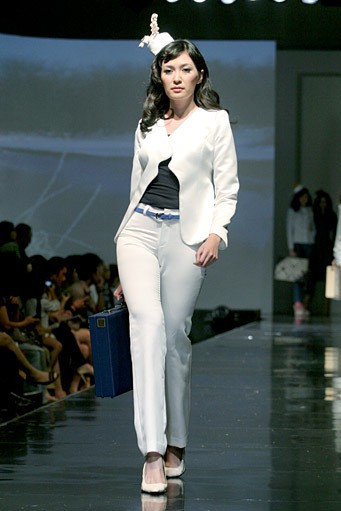 Lisa Reza The Duchess Story. Jakarta Fashion & Food Festival 2011 at Ballroom Hotel Harris. Kelapa Gading. Jakarta. [Foto: Mohammad Abduh/Wolipop]